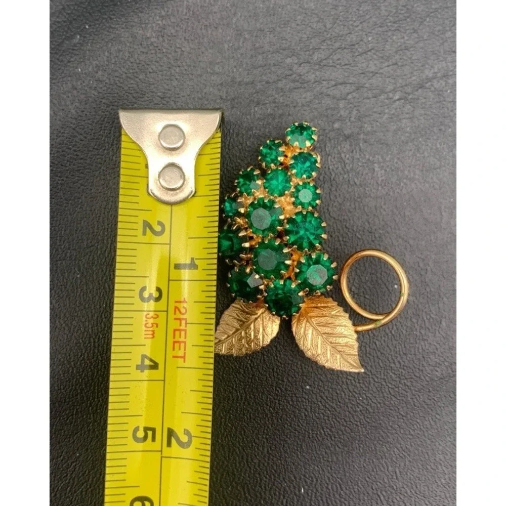 Vintage Gold Tone‎ And Emerald Green Rhinestone Leaf Brooch